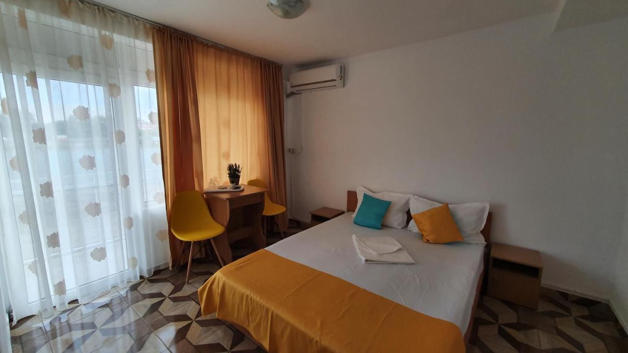 Vila Yza Hotel เอโฟริเอนอร์ด ภายนอก รูปภาพ