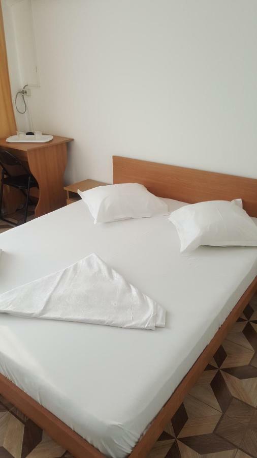 Vila Yza Hotel เอโฟริเอนอร์ด ภายนอก รูปภาพ