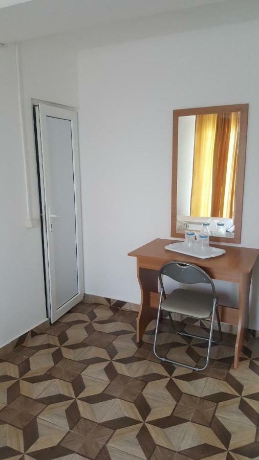 Vila Yza Hotel เอโฟริเอนอร์ด ภายนอก รูปภาพ