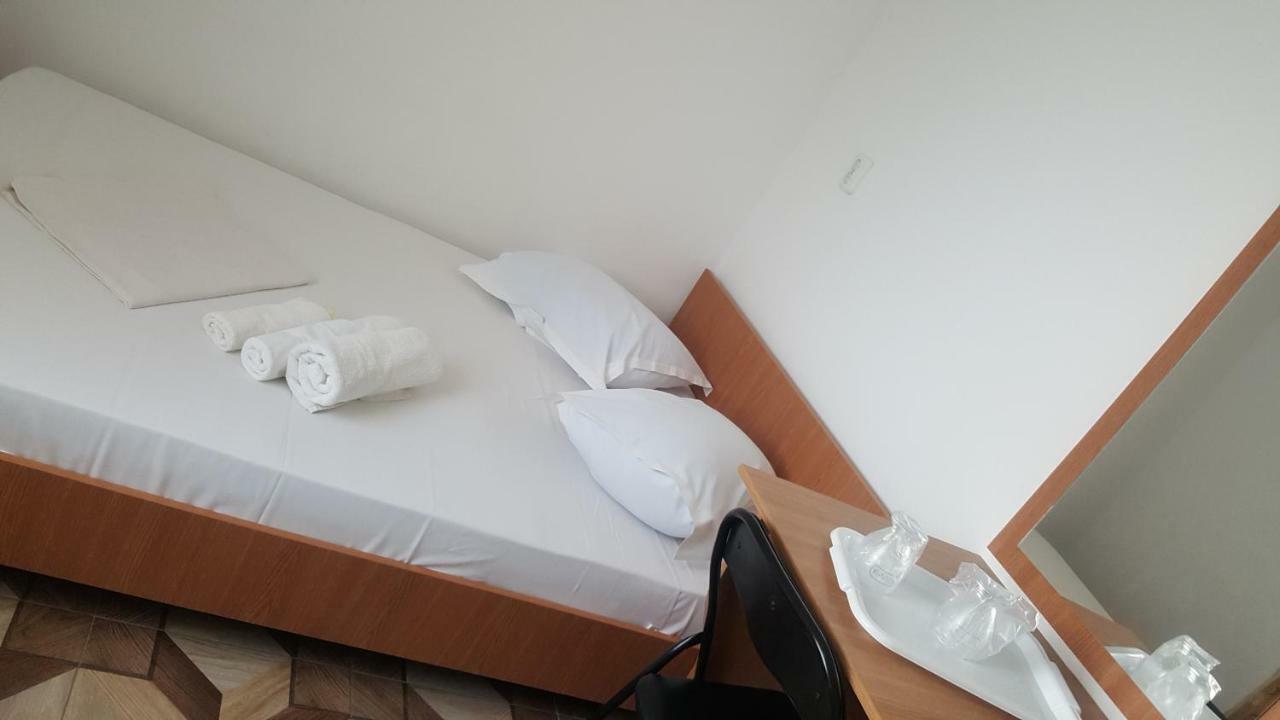 Vila Yza Hotel เอโฟริเอนอร์ด ภายนอก รูปภาพ