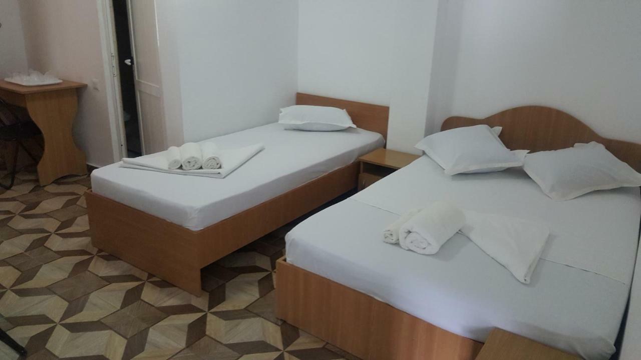 Vila Yza Hotel เอโฟริเอนอร์ด ภายนอก รูปภาพ