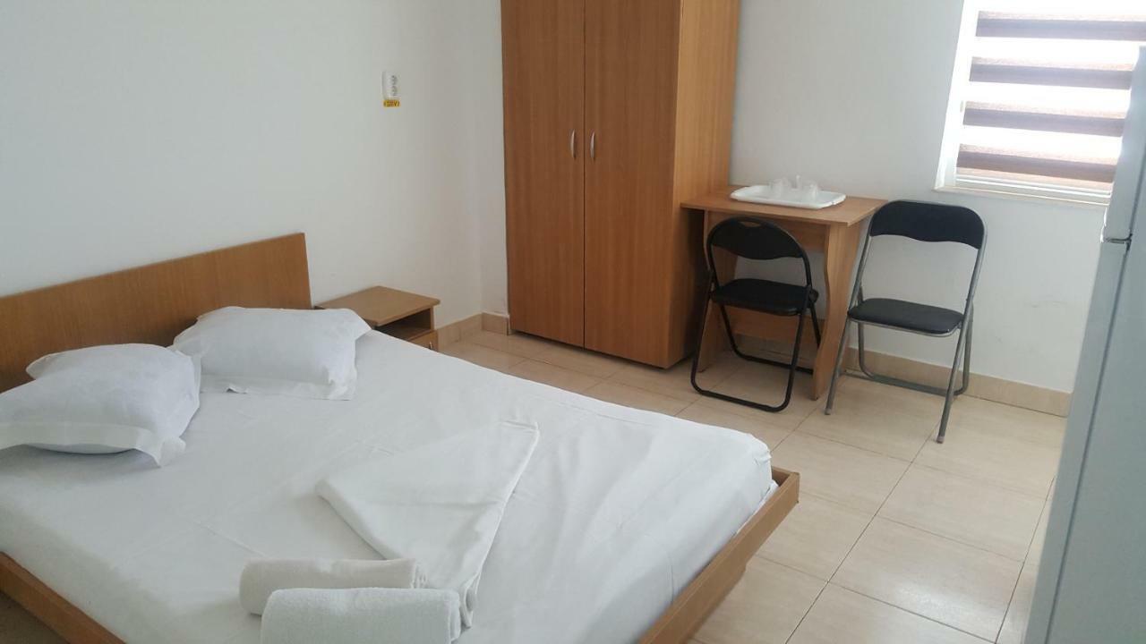 Vila Yza Hotel เอโฟริเอนอร์ด ภายนอก รูปภาพ