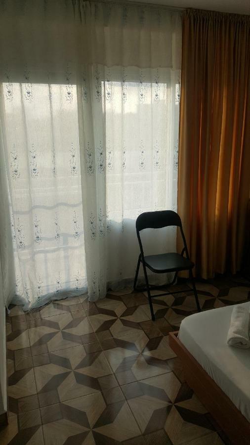 Vila Yza Hotel เอโฟริเอนอร์ด ภายนอก รูปภาพ