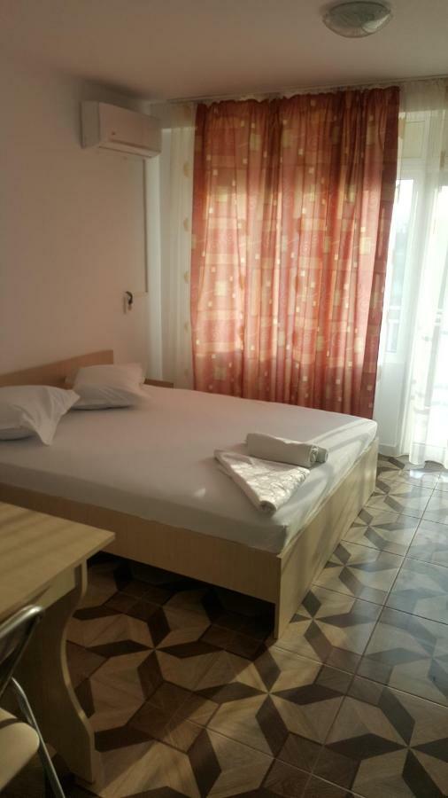 Vila Yza Hotel เอโฟริเอนอร์ด ภายนอก รูปภาพ