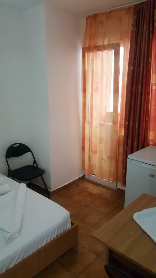 Vila Yza Hotel เอโฟริเอนอร์ด ภายนอก รูปภาพ