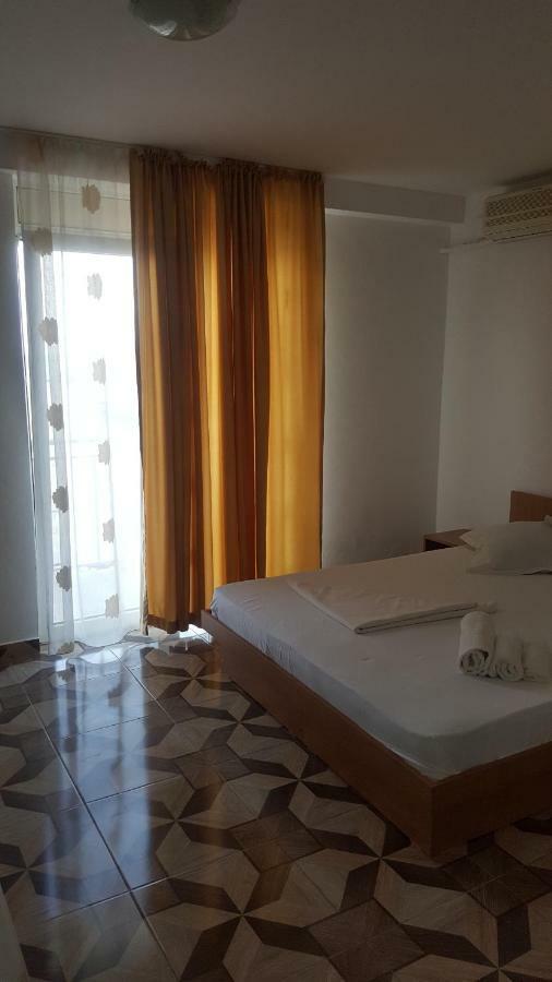 Vila Yza Hotel เอโฟริเอนอร์ด ภายนอก รูปภาพ