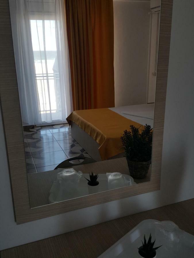 Vila Yza Hotel เอโฟริเอนอร์ด ภายนอก รูปภาพ