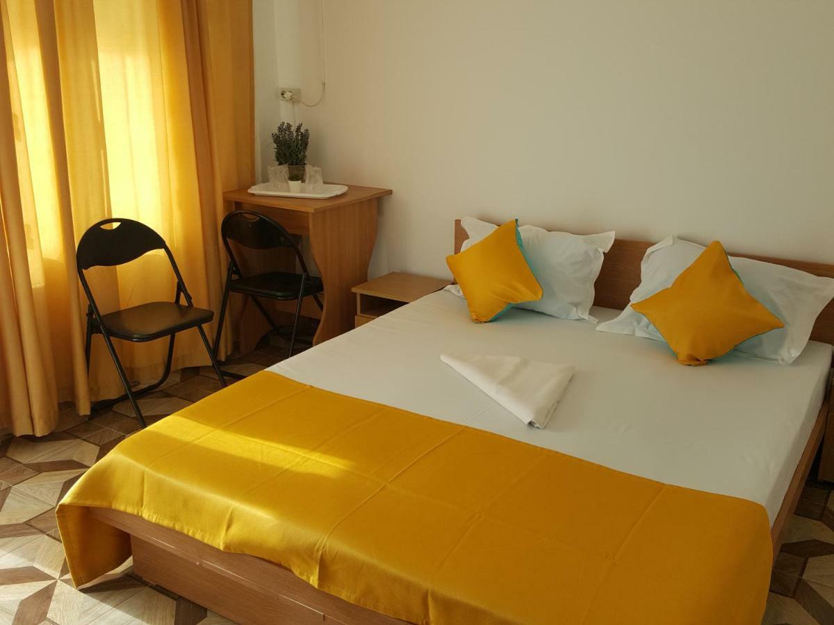 Vila Yza Hotel เอโฟริเอนอร์ด ภายนอก รูปภาพ